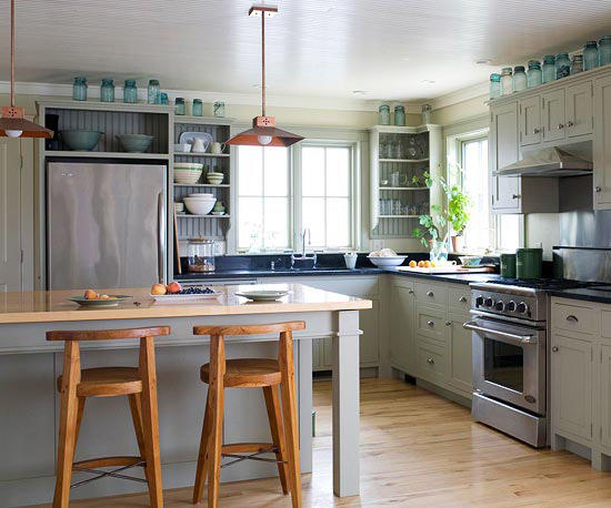 آشپزخانه یی با طراحی سفید آبی کبالت