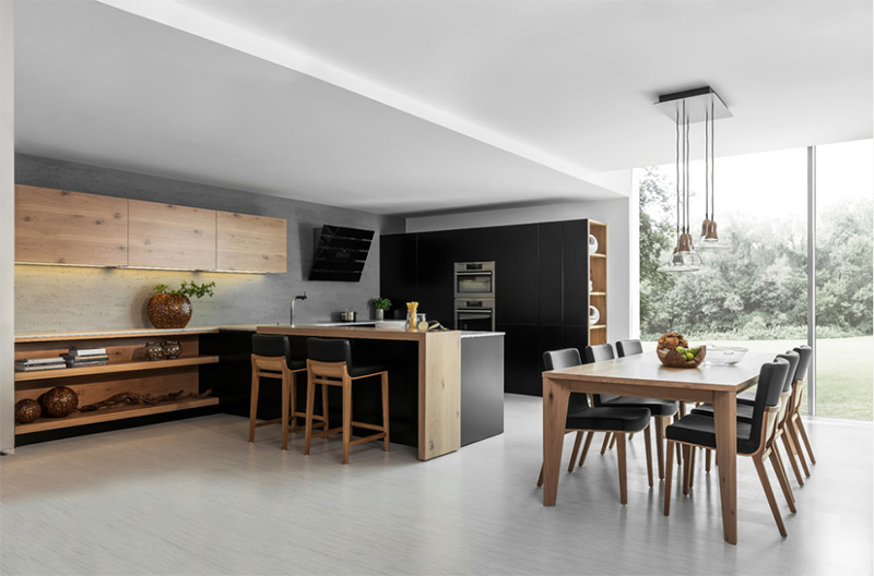 آشپزخانه سیاه و چوبی